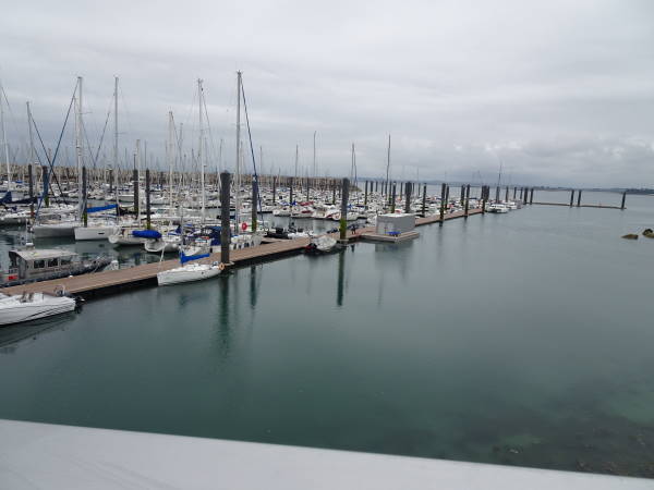 Large, long pontoons